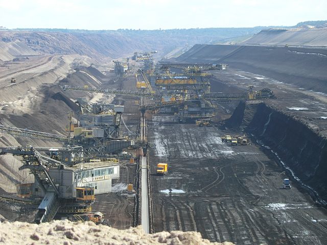 Blick in den Braunkohle-Tagebau Welzow Süd in der Lausitz.