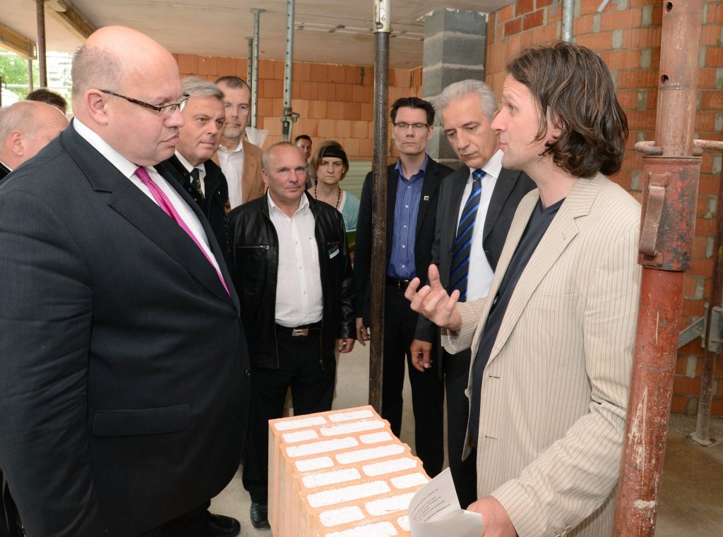 Bundesumweltminister 2012 Peter Altmeier zusammen mit MP Stanislaw Tillich und Timo Leukefeld BU-Altmaier und MP Tillich mit Leukefeld