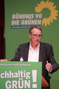 Wenzel spricht auf dem Parteitag in Stade Stefan Wenzel auf dem Grünen Parteitag 2015