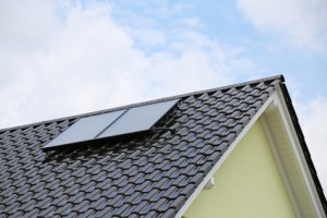 Eine thermische Solaranlage kann für mehr als nur heißes Duschwasser sorgen 
