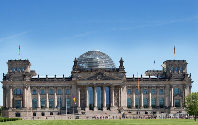 Bild: Bundesregierung in Bundestag beschließt vorläufigen Förderstopp
